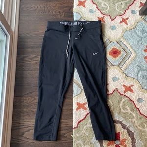 Black Nike crop leggings
